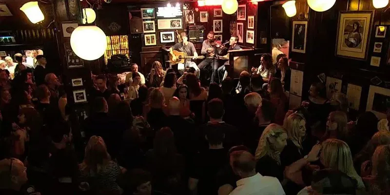 The Temple Bar Stage, Dublin, Ireland Webcam / Camera