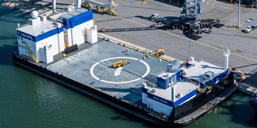 Live real-time iconic ship tracking of Jacklyn from Blue Origin