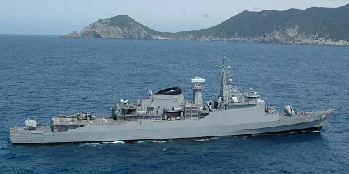 Live real-time tracking of military frigate Defensora from the Brazilian Navy
