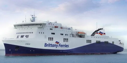 Live real-time cruise ferry tracking of Etretat from Brittany Ferries