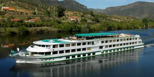 Live real-time river cruise ship tracking of Fernao de Magalhaes from CroisiEurope