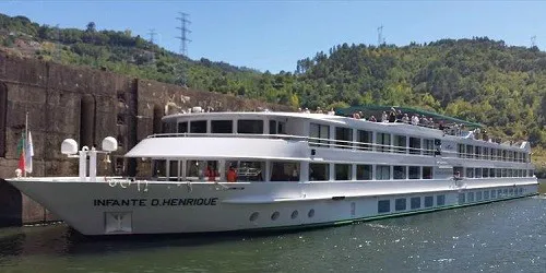 Live real-time river cruise ship tracking of Infante Don Henrique from CroisiEurope