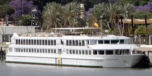 Live real-time river cruise ship tracking of La Belle de Cadix from CroisiEurope