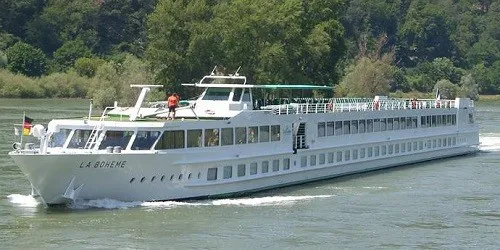 Live real-time river cruise ship tracking of La Boheme from CroisiEurope