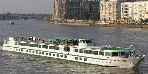 Live real-time river cruise ship tracking of Victor Hugo from CroisiEurope