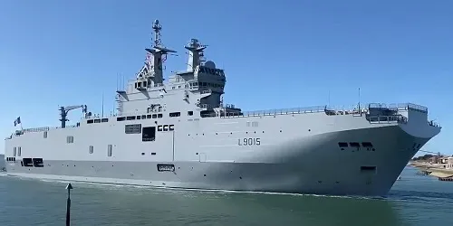 Live real-time tracking of military amphibious assault ship Dixmude from the French Navy