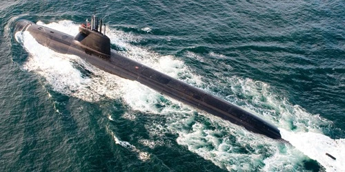 Live real-time tracking of military submarine Le Téméraire from the French Navy