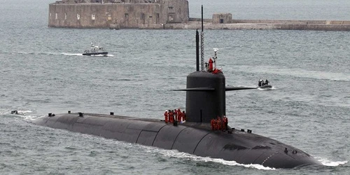 Live real-time tracking of military submarine Le Triomphant from the French Navy