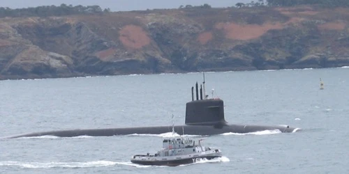 Live real-time tracking of military submarine Le Vigilant from the French Navy