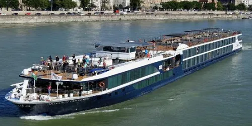 Live real-time river cruise ship tracking of Monarch Governess from Gate 1 Travel