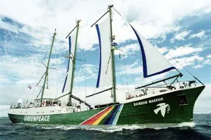 Live real-time research ship tracking of Rainbow Warrior from Greenpeace