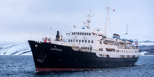 Live real-time ocean cruise ship tracking of MS Lofoten from Hurtigruten