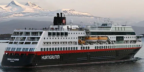 Live real-time ocean cruise ship tracking of MS Trollfjord from Hurtigruten