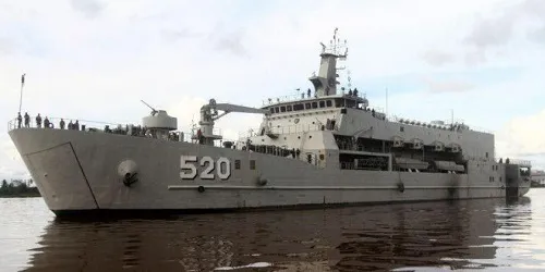 Live real-time tracking of military tank landing ship KRI Teluk Bintuni from the Indonesian Navy
