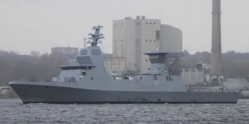 Live real-time tracking of military corvette INS Oz from the Israeli Navy