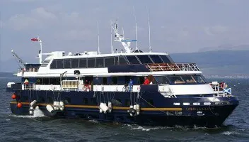 Live real-time river cruise ship tracking of Lord of the Glens from Lindblad Expeditions (Nat Geo)