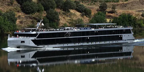 Live real-time river cruise ship tracking of Douro Serenity from Nicko Cruises