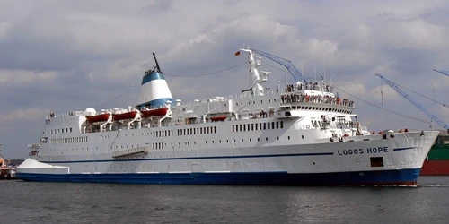 Live real-time ocean cruise ship tracking of Logos Hope from Operation Mobilization