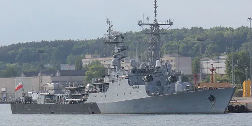Live real-time tracking of military corvette ORP Kaszub from the Polish Navy