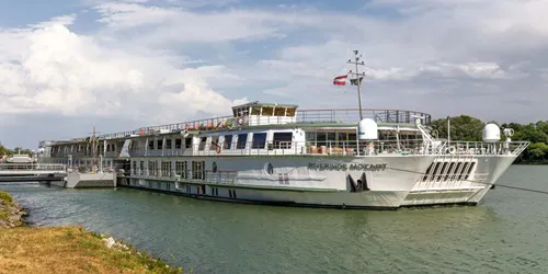 Riverside Mozart Real-Time Cruise Ship Tracking