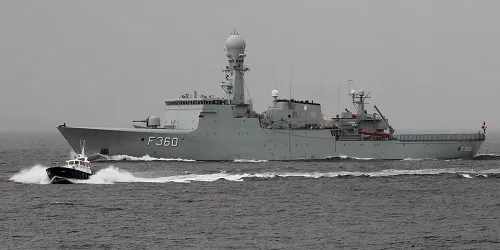 Live real-time military ship tracking of Hvidbjørnen from Royal Danish Navy