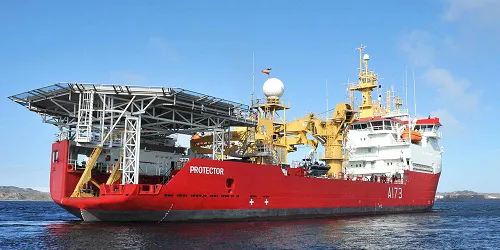 Live real-time tracking of military icebreaker HMS Protector from the Royal Navy