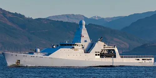 Live real-time tracking of military patrol ship Friesland from the Royal Netherlands Navy