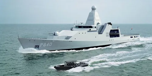Live real-time tracking of military patrol ship Holland from the Royal Netherlands Navy