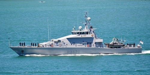 Live real-time military ship tracking of HMNZS Taupo from Royal New Zealand Navy