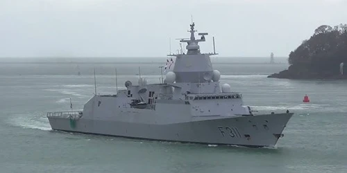 Live real-time military ship tracking of HNoMS Roald Amundsen from Royal Norwegian Navy