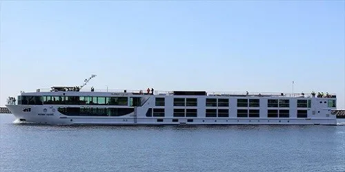 Live real-time river cruise ship tracking of Scenic Azure from Scenic Cruises