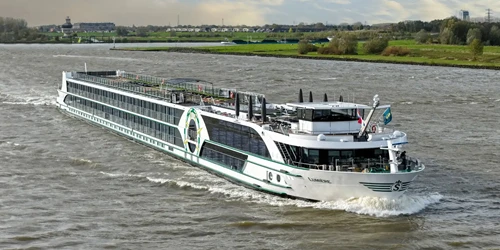 Lumière Real-Time River Cruise Ship Tracking