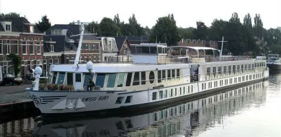 Live real-time river cruise ship tracking of Swiss Ruby from Scylla