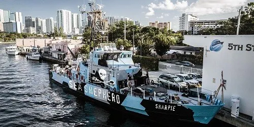 Live real-time iconic ship tracking of Sharpie from Sea Shepard