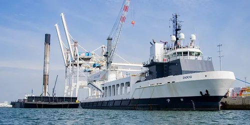 Live real-time iconic ship tracking of Doug from SpaceX