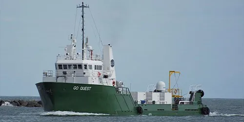 Live real-time iconic ship tracking of Go Quest from SpaceX