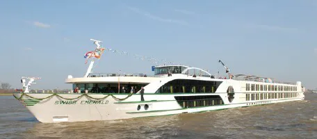 Swiss Emerald Real-Time Cruise Ship Tracking