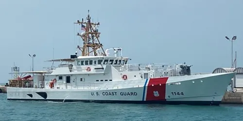 Live real-time tracking of military patrol ship CGC Glen Harris from the United States Coast Guard