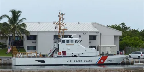 Live real-time tracking of military patrol ship CGC Manatee from the United States Coast Guard