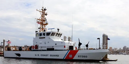 Live real-time tracking of military patrol ship CGC Petrel from the United States Coast Guard