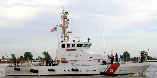 Live real-time tracking of military patrol ship CGC Razorbill from the United States Coast Guard