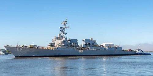 Live real-time tracking of military destroyer USS Jeremiah Denton from the United States Navy