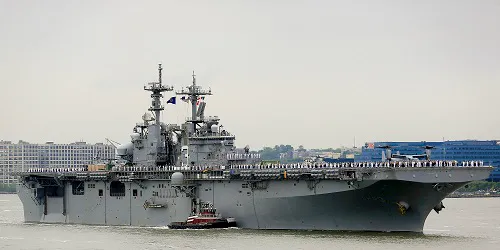 Live real-time tracking of military amphibious assault ship USS Kearsarge from the United States Navy