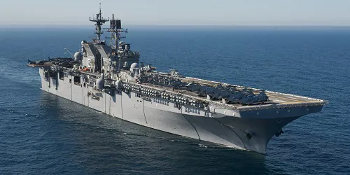 Live real-time tracking of military amphibious assault ship USS Makin Island from the United States Navy