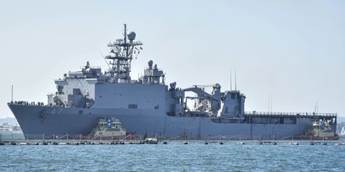 Live real-time military ship tracking of USS Rushmore from United States Navy