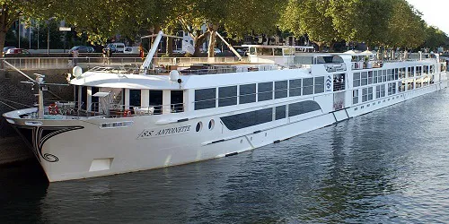Live real-time river cruise ship tracking of S.S. Antoinette from Uniworld
