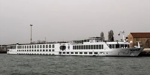 Live real-time river cruise ship tracking of S.S. La Venezia from Uniworld