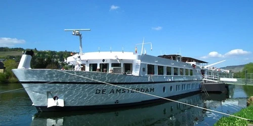Live real-time river cruise ship tracking of MS De Amsterdam from Viking