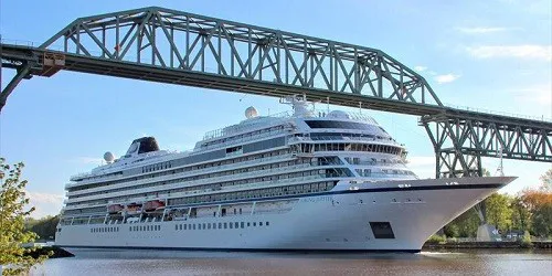 Live real-time ocean cruise ship tracking of Viking Jupiter from Viking