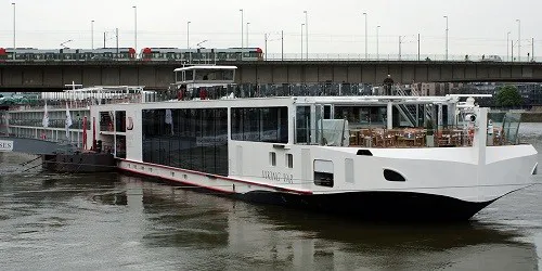 Live real-time river cruise ship tracking of Viking Var from Viking